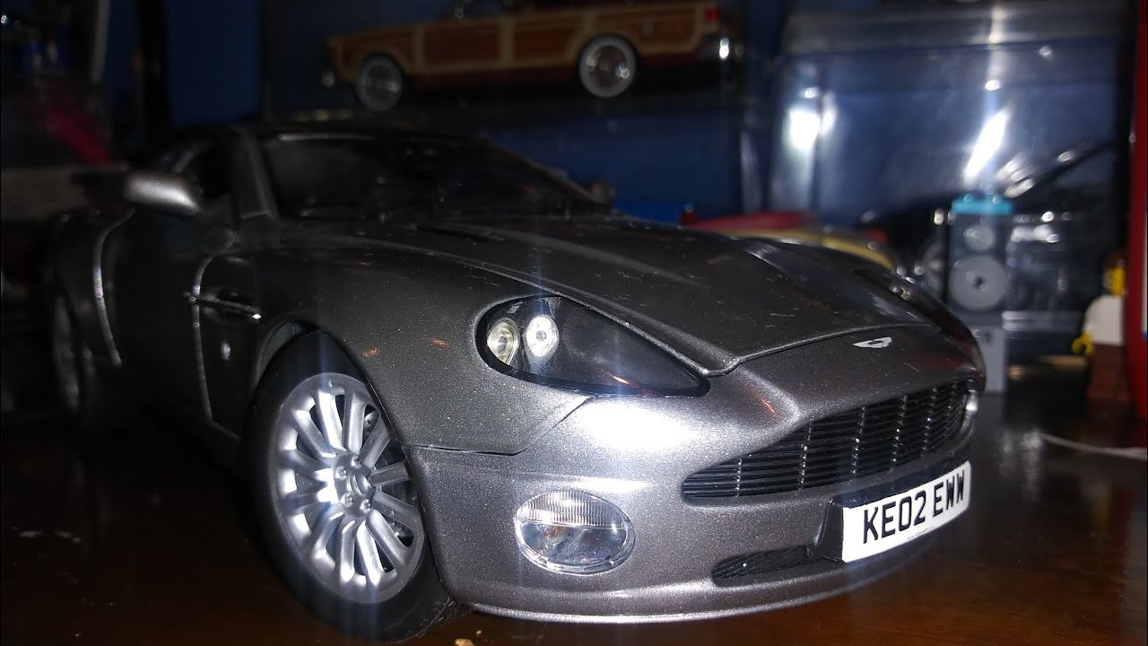 007 Aston Martin V12 Vanquish 1:18 diecast 100 sub special