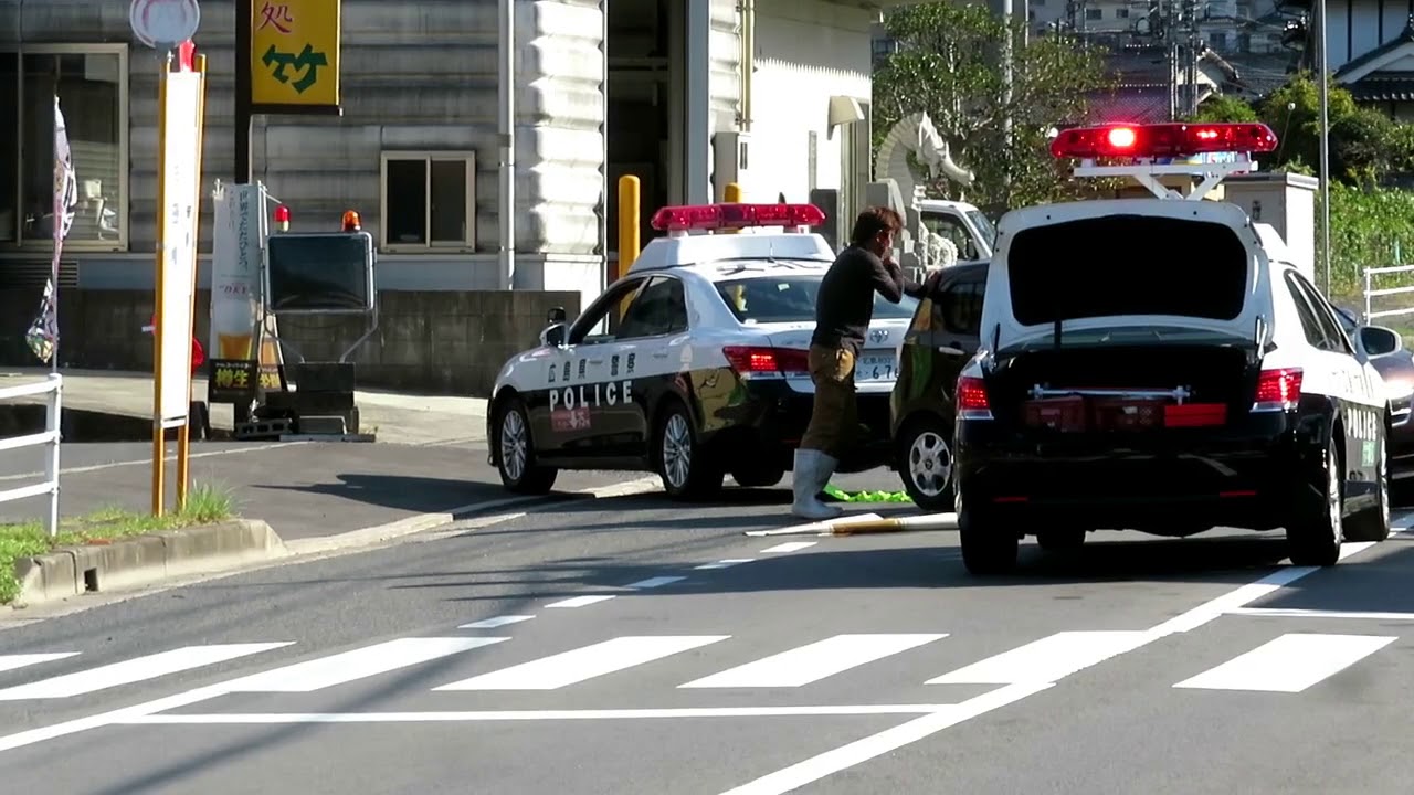 交通事故現場にパトカー、救急車、消防車臨場 2019年10月16日