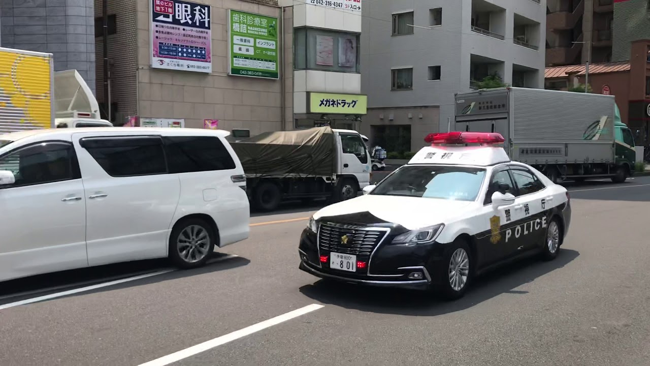 クラウンパトカーエンジンを唸らせて緊走!! 警視庁クラウン210系パトカー