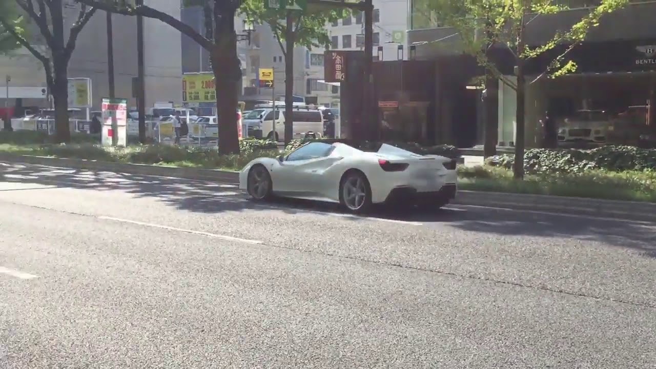 フェラーリ488スパイダー V8加速サウンド‼ in大阪御堂筋 Ferrari 488Spider