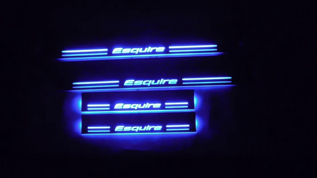 トヨタ Esquire エスクァイア 80系85系 LEDスカッフプレート 流れる青 シーケンシャル 4点セット