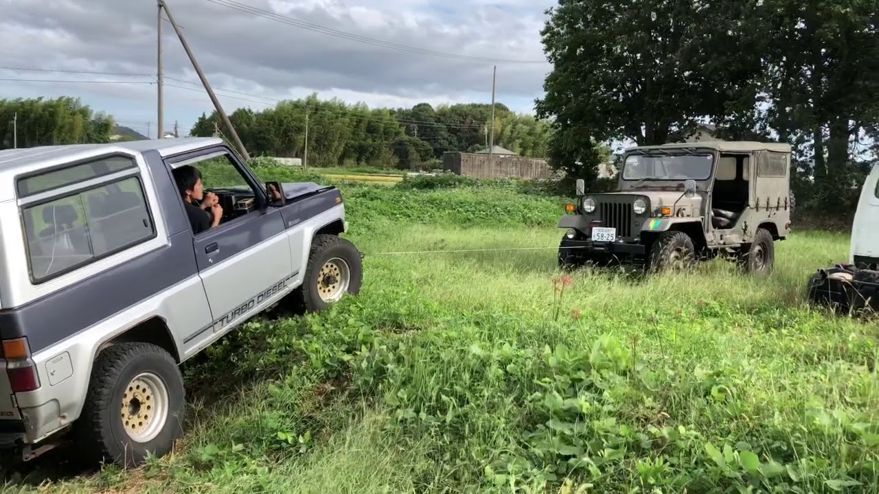 三菱ジープJ24 73式  事故車牽引