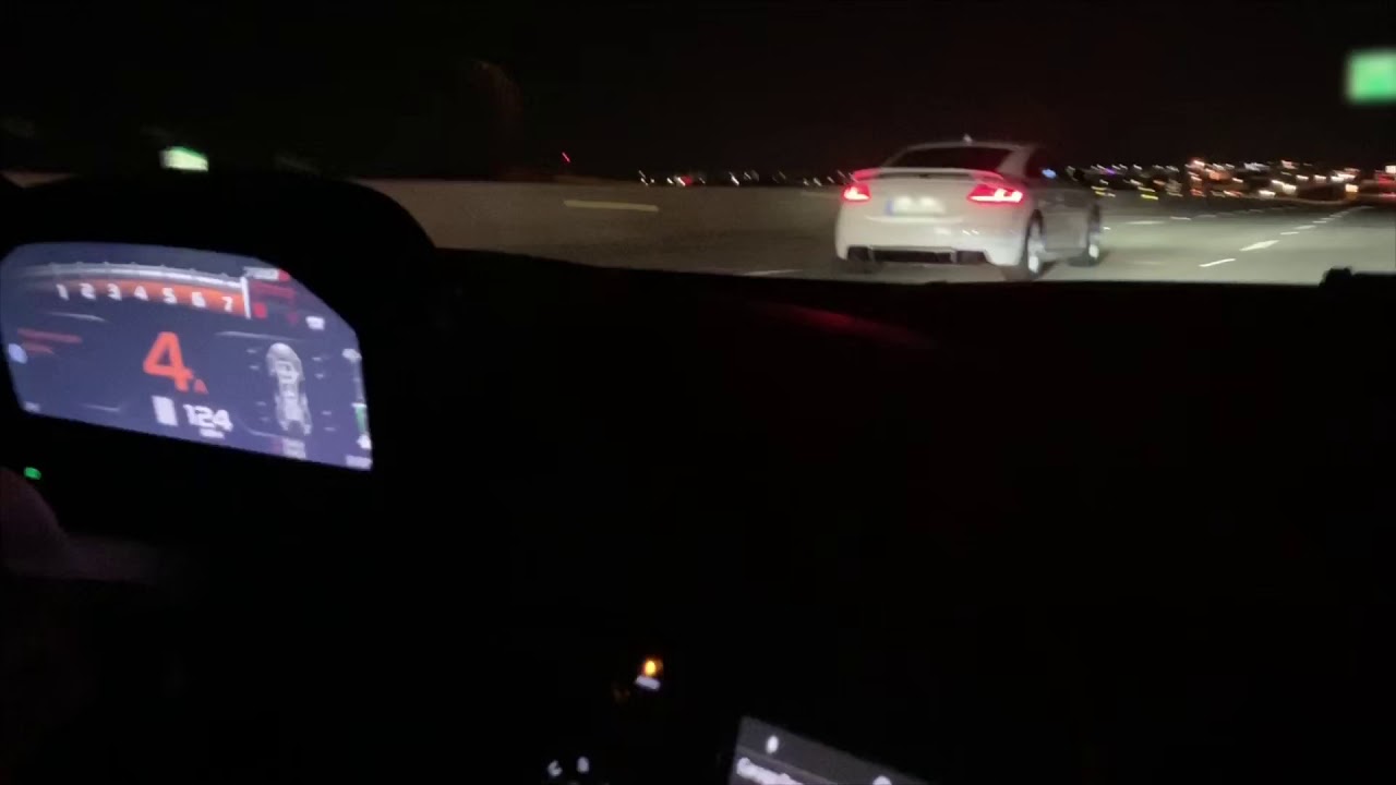 Mclaren 720s vs Audi TT RS