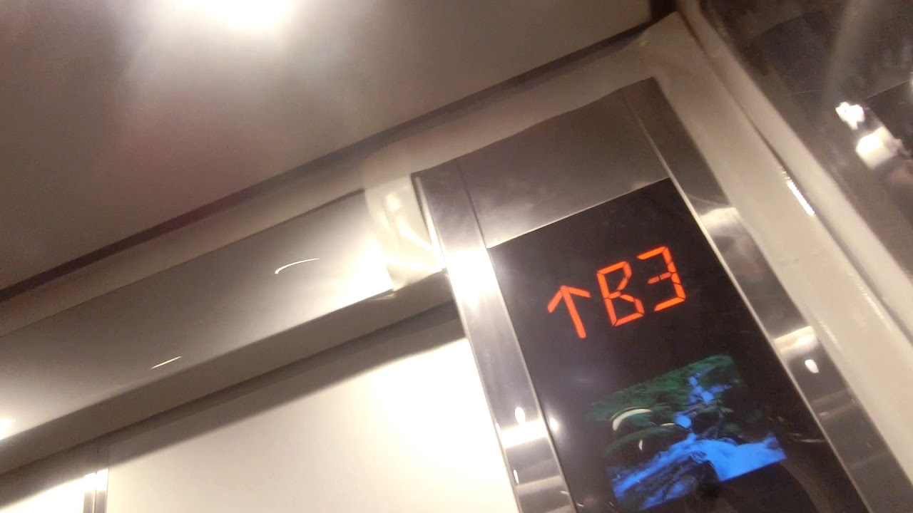 新宿住友ビルの駐車場用緑エレベーターPart2（36号機更新後）
