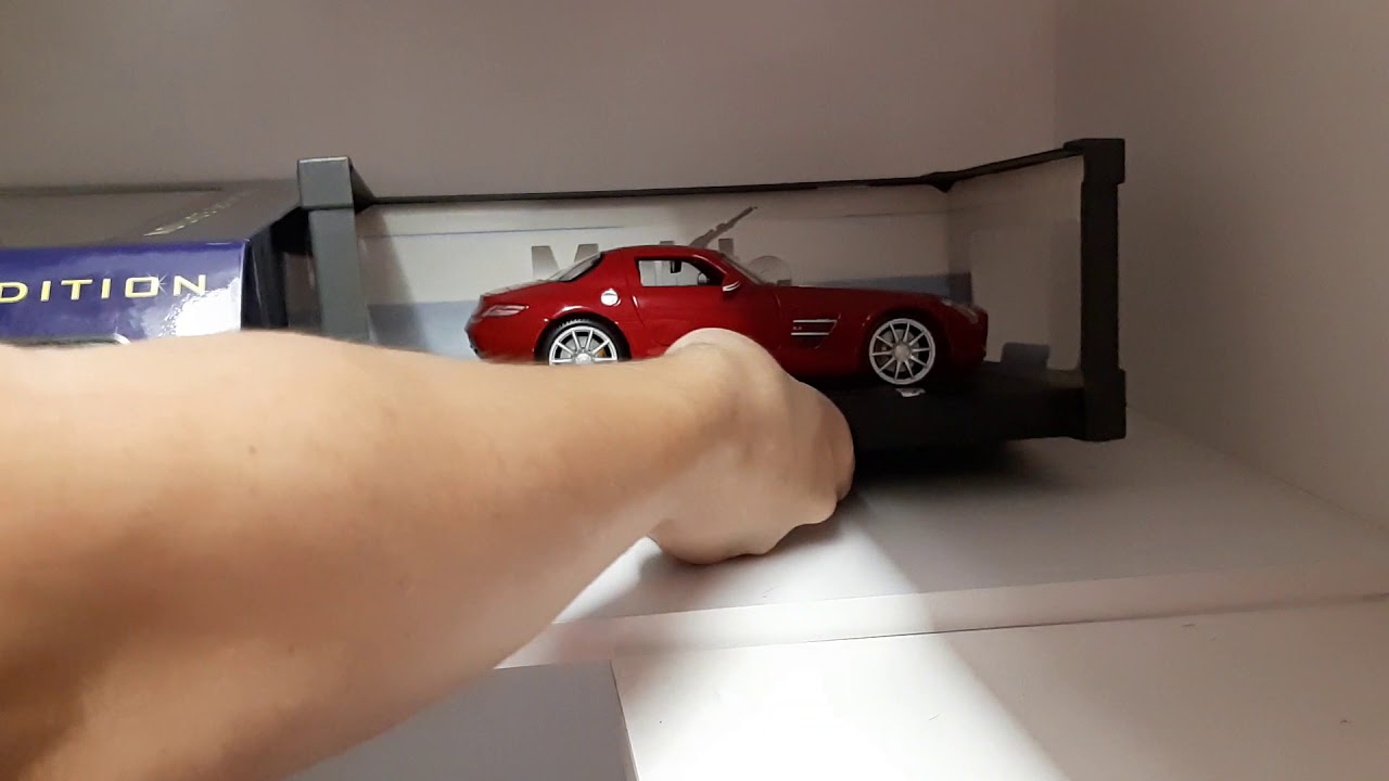 Unboxing the red Mercedes Benz SLS 1/18 by Maisto Premiere Edition !