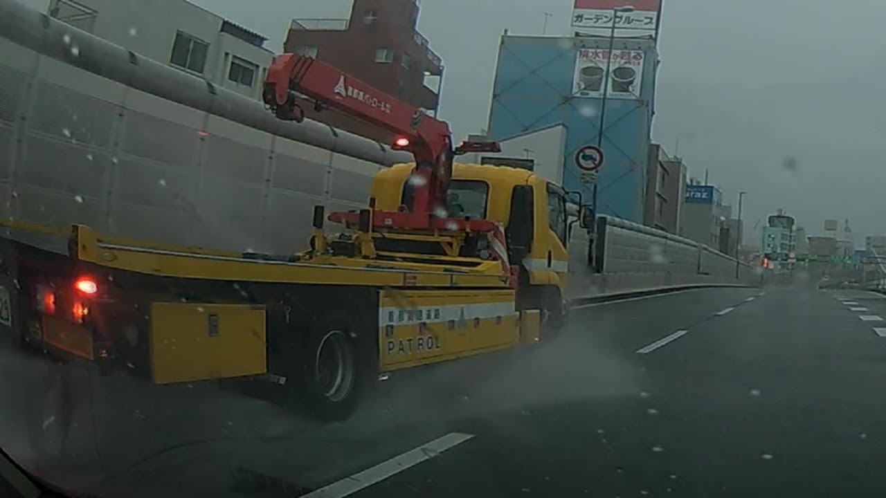 台風１９号が直撃した１２日の首都高でユニック車が向かう先にあったものとは…ドライブレコーダー