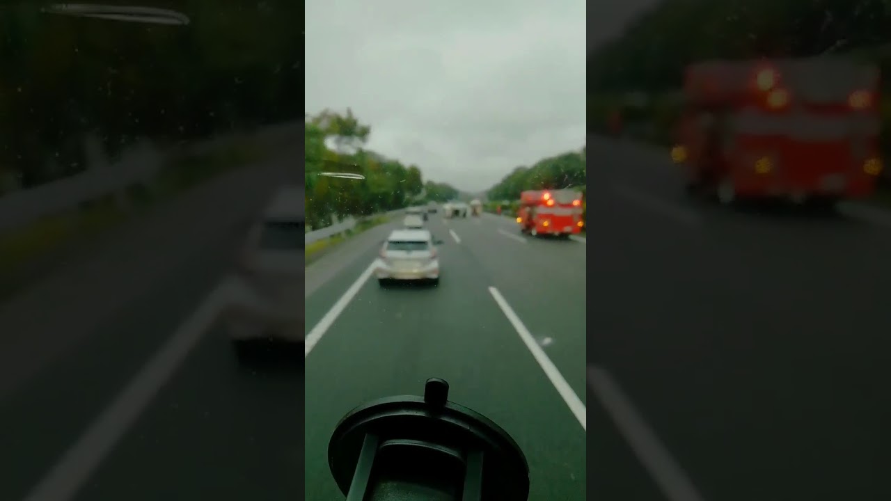 常磐道　事故　車横転