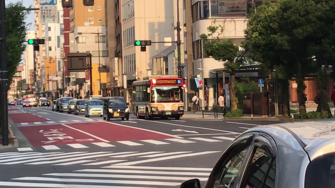 レガシィパトカー反対車線を緊急走行！警視庁