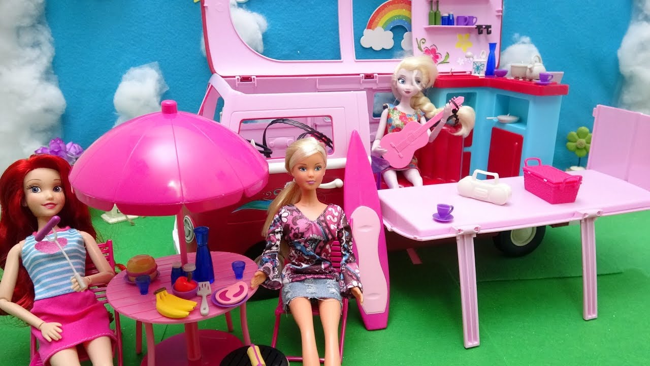 バービーとプリンセス キャンプでキャンピングカーにテントを立てて料理もするよ♪⭐おもちゃ 人形 アニメ