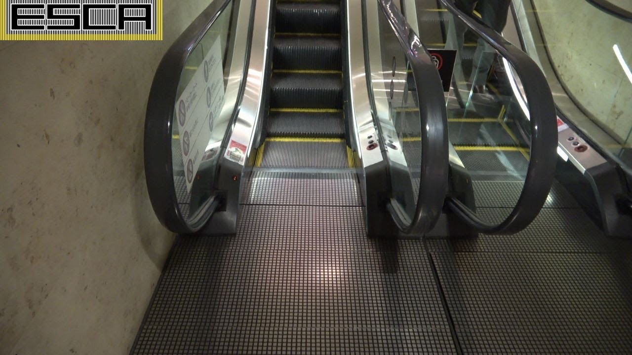 東京ミッドタウン エスカレーター B2-B1 駐車場から昇り Roppongi tokyo midtown escalator