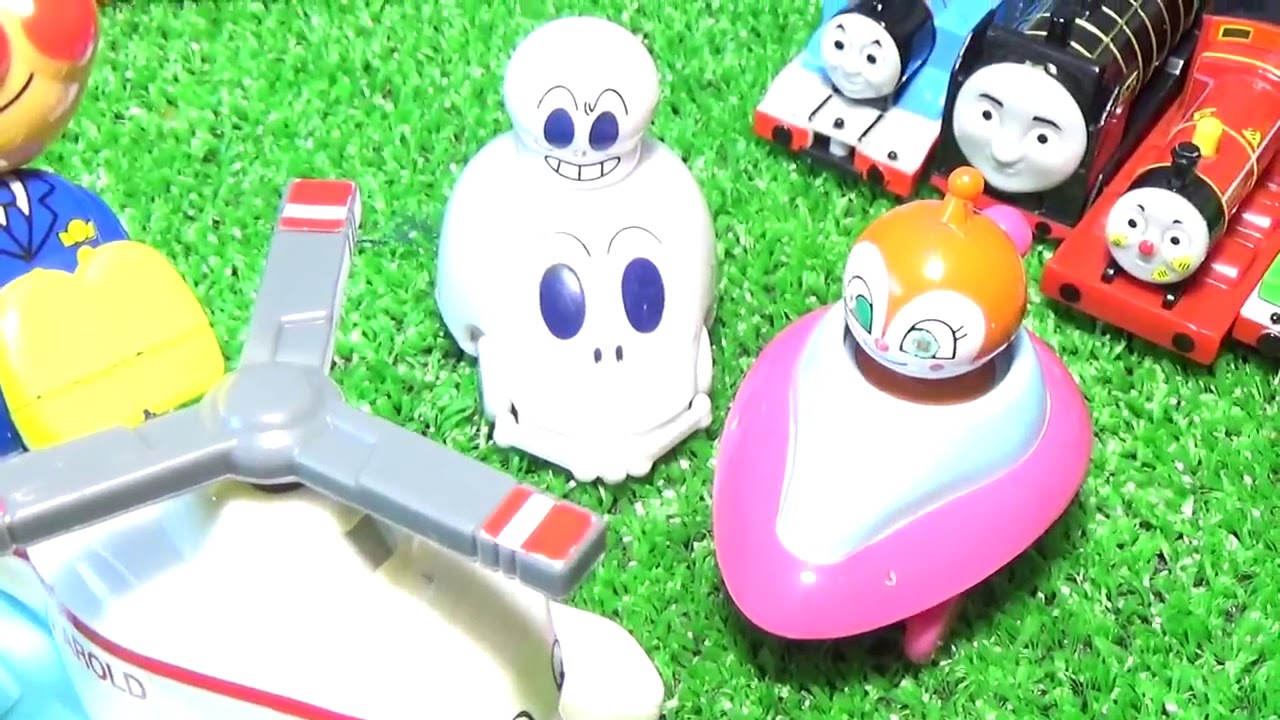Mammyたまご! トーマス 電車 機関車が事故!アンパンマンとヒロ パーシー ジェームス登場★スライムでじこはおこるさ きかんしゃのおもちゃアニメ♪事故は起こるさ 日本語 操車場 キッズ 子供向け
