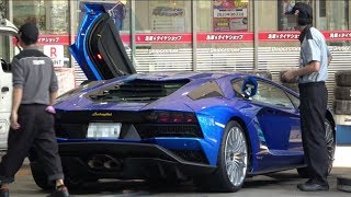 ガソリンスタンドで給油する ランボルギーニ アヴェンタドールS in東京青山一丁目 Lamborghini Aventador S LP 740-4