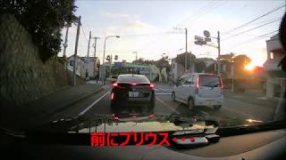 ドラレコ　横断歩道確認不足プリウス