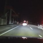 インプレッサ覆面に停止命令を受ける軽自動車と命拾いする個人タクシー