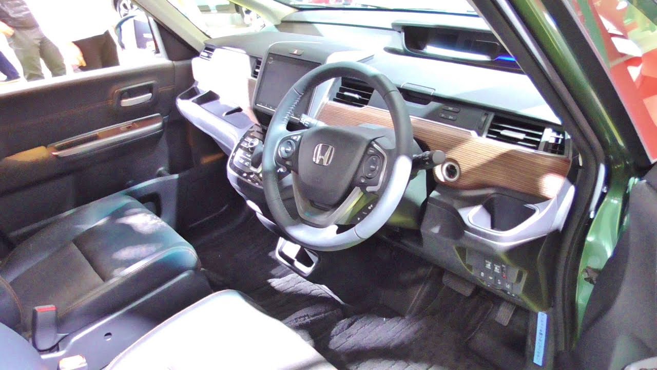 ホンダ フリードプラス クロスター 2020 内装 運転席まわりから座席シート 後部座席に後ろトランク