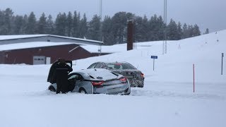 BMW i8が雪中でスタックのハプニング!