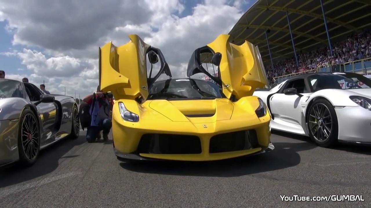 Ferrari LaFerrari on lap