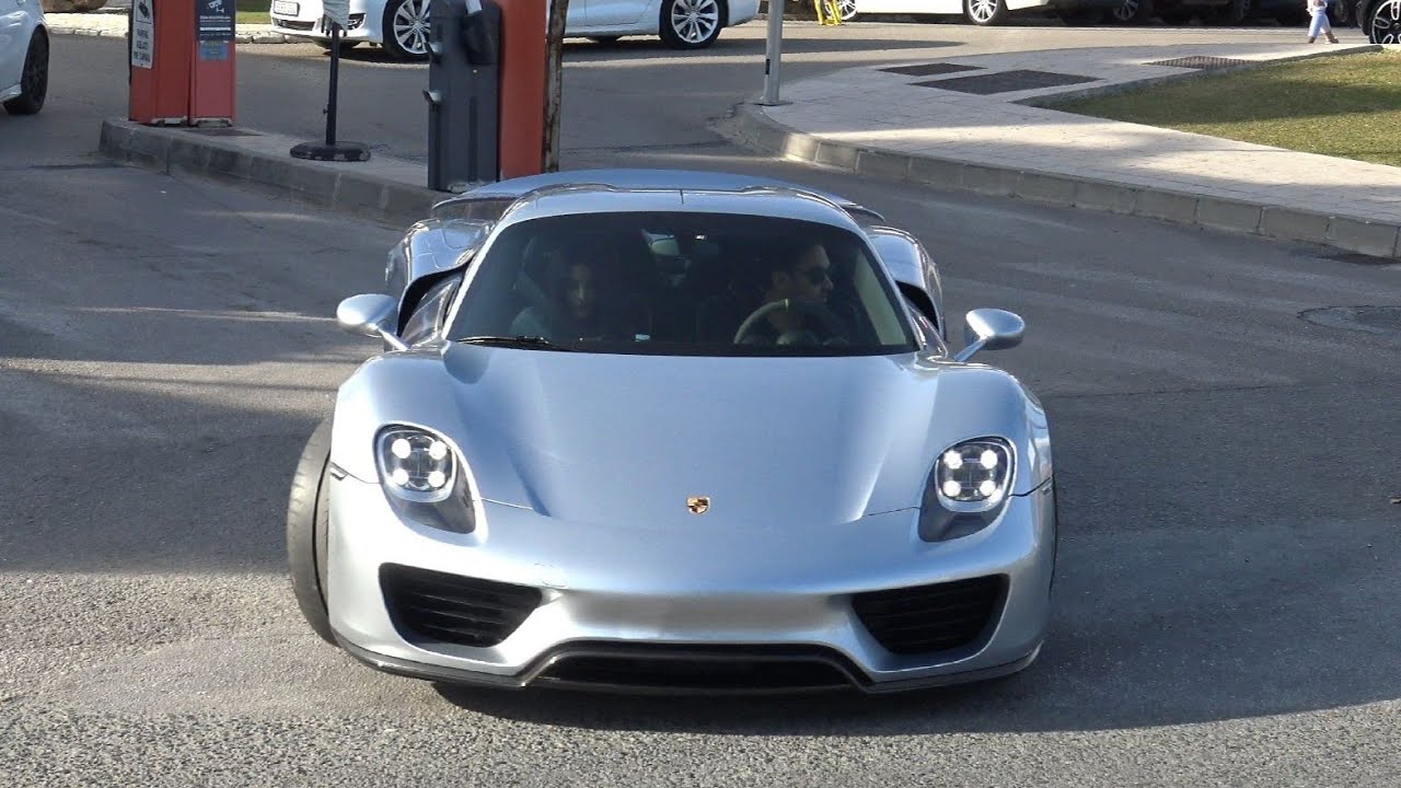 Supercars in Puerto Banus December 2019
[ 5 ] (Porsche 918, Continental SS, Shelby Cobra, ...)