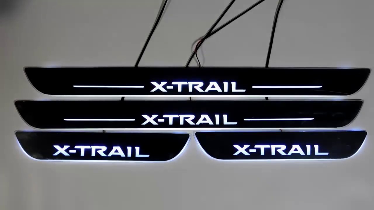 エクストレイル T32   LEDスカッフプレート 流れる 白 シーケンシャル 4点セット