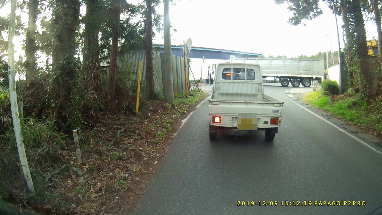 大型トレーラーの車庫入れ