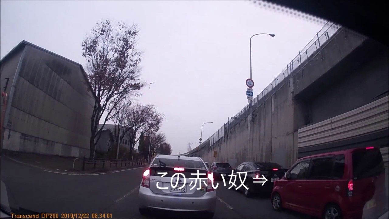 ≪ドラレコ≫大阪民国　プリウスと頑張る赤い軽自動車。
