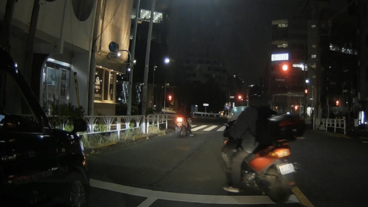 悪質バイク乗り違反の瞬間６連発！一時停止無視・見切り発進（早期発進）・信号無視・はみ出し禁止・逆走・停止線大幅突破編！ドラレコ