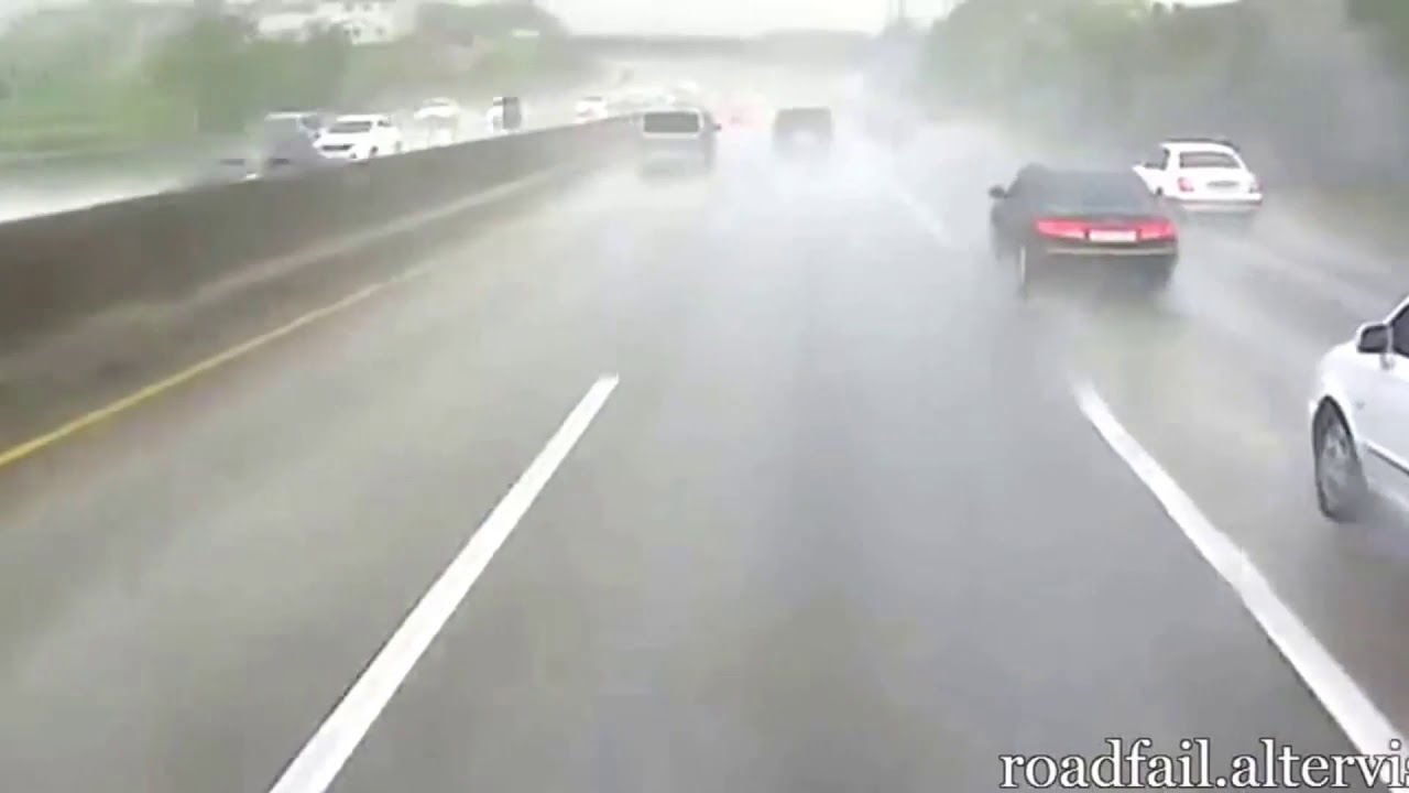 衝撃映像 【危険な運転】 ドライブレコーダーが捉えた中国の衝撃事故動画集