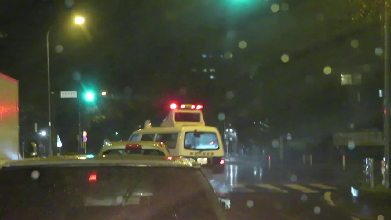 神奈川県警察 マツダボンゴブローニー事故処理車　緊急走行