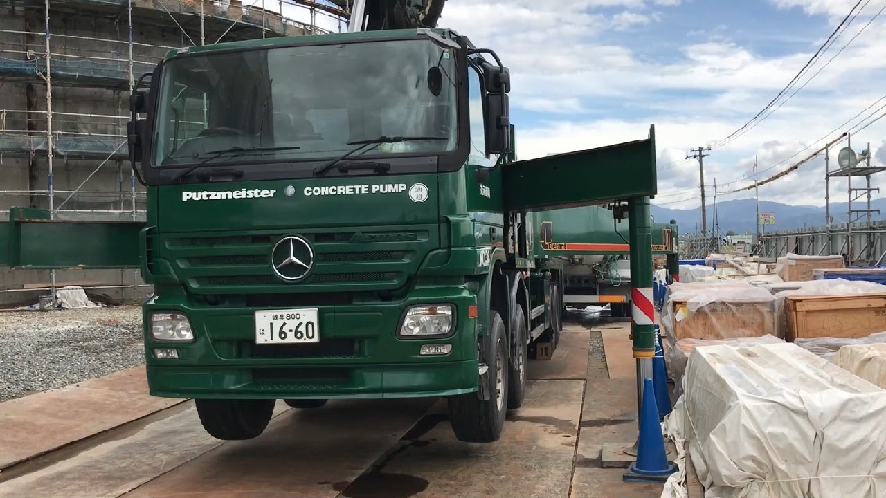 これも珍しい！4軸のベンツコンクリートポンプ車