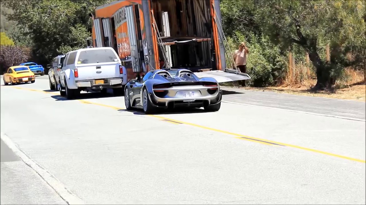 Porsche 918 Spyder driving in California!