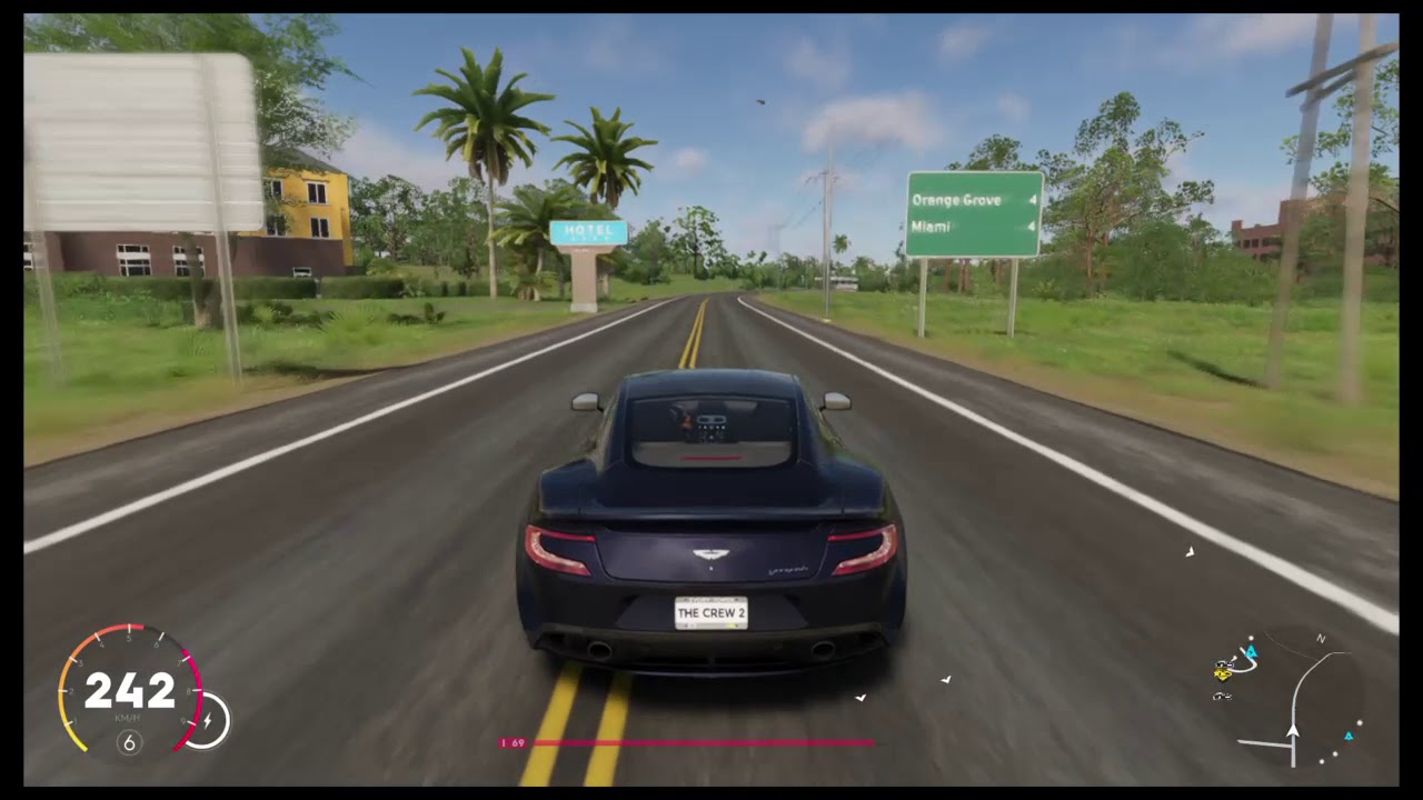 [The Crew 2] Driving around with an Aston Martin Vanquish