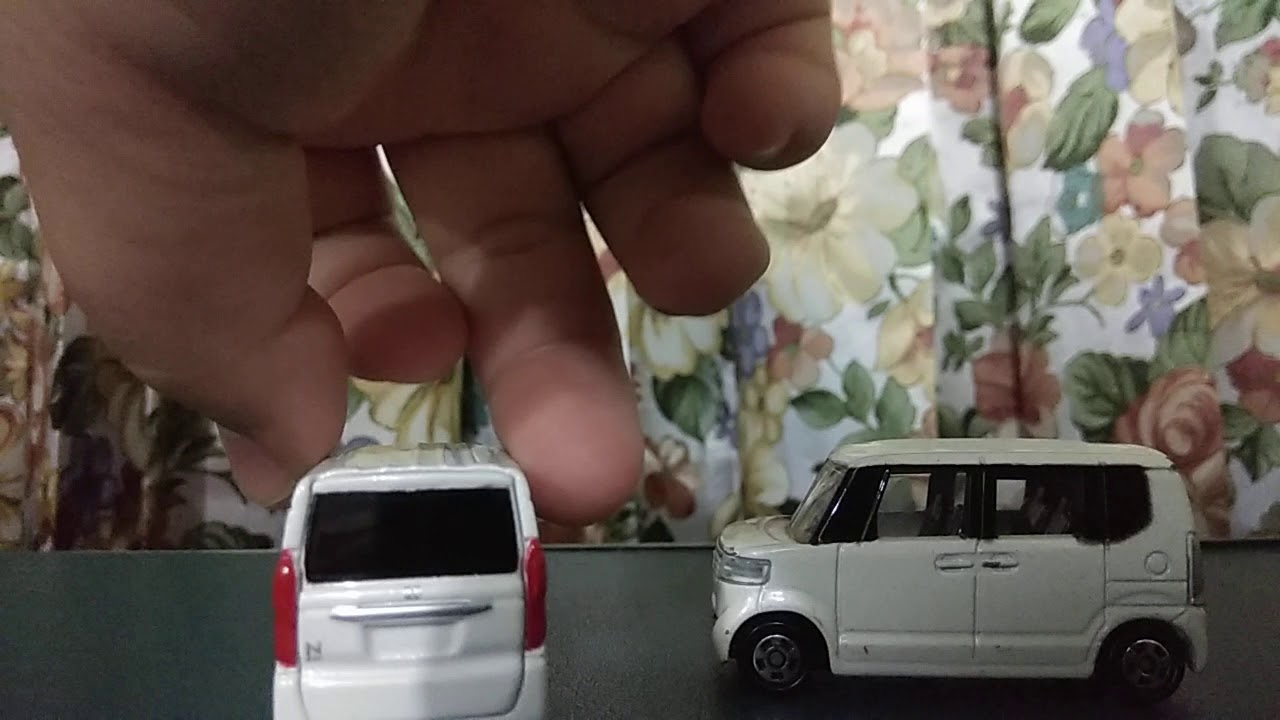 Tomica 'Komparasi Honda N Box'