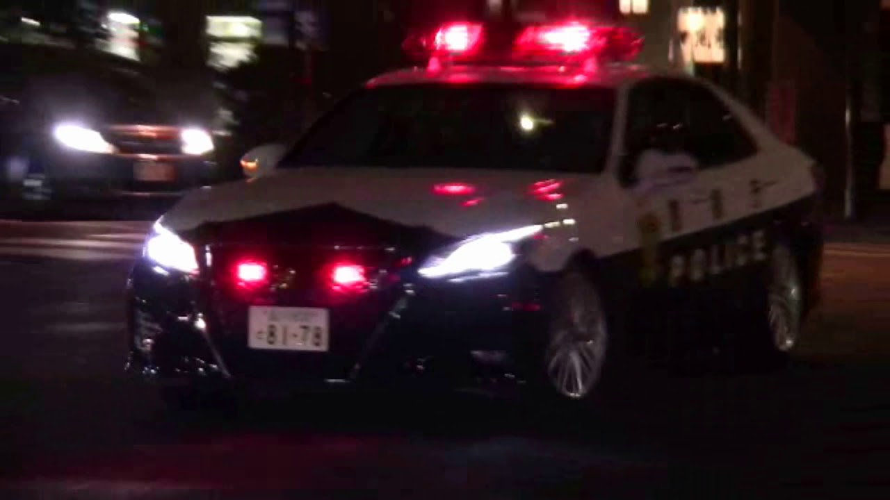 【警察】夕闇の中丁寧なアナウンスで違反車を追うパトカー