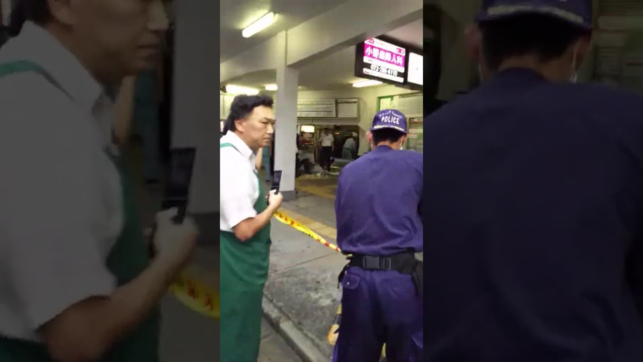 南海高野線初芝駅｛券売機に車突っ込む事故｝