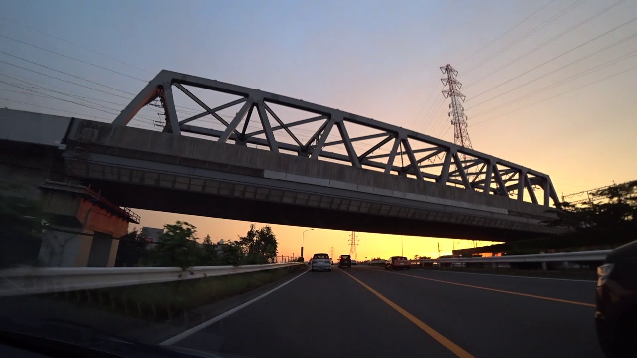 国道7号線。夕焼けの新潟バイパス。長距離ドライブ。ロングドライブ。車旅。