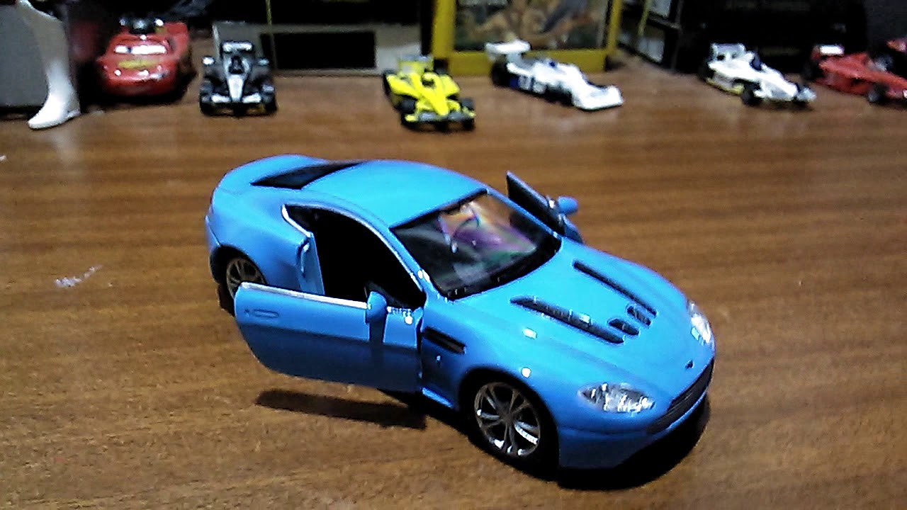 ASTON MARTIN V12 VANTAGE De Colección [WELLY] - Exhibición