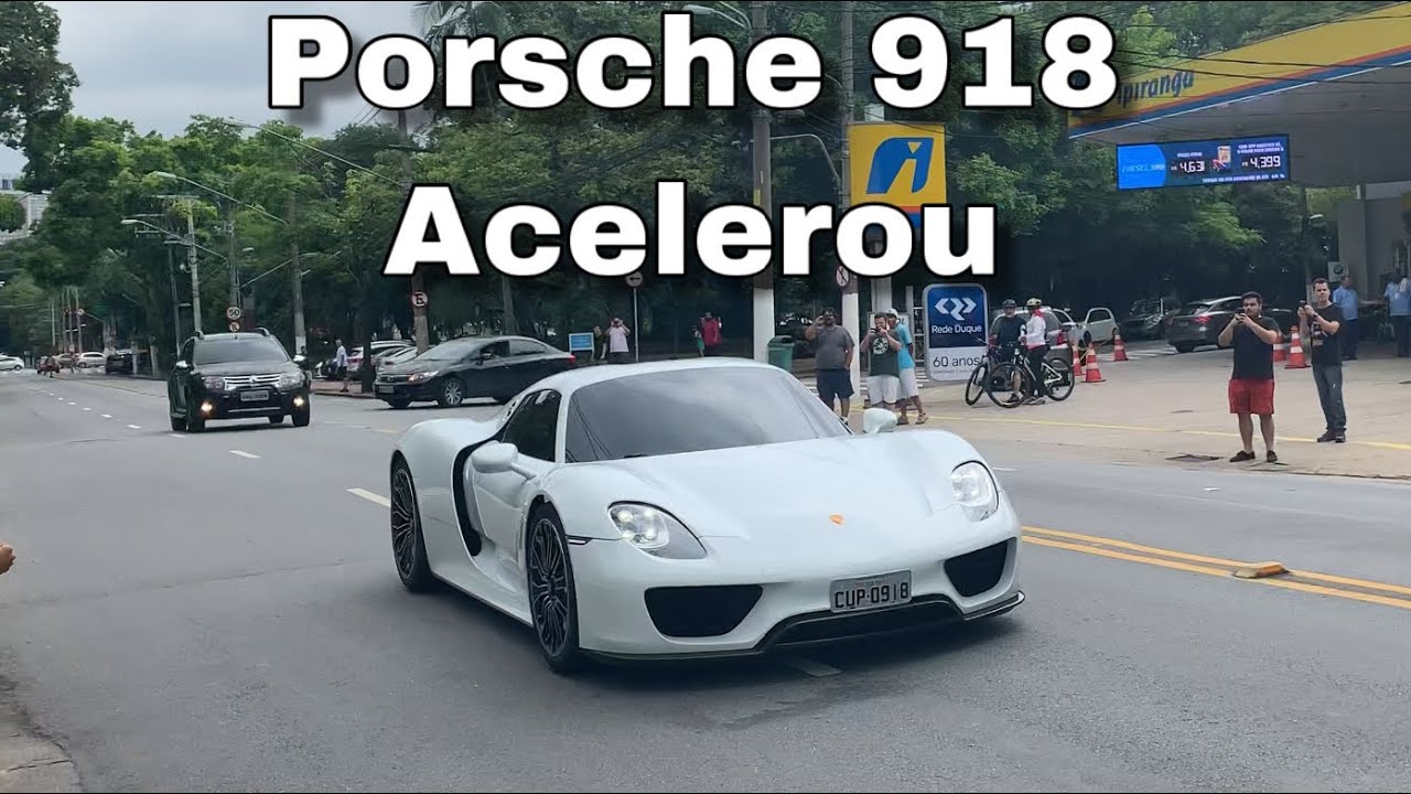 Porsche 918 Acelerou. Ferrari F12, Mclaren 720s,