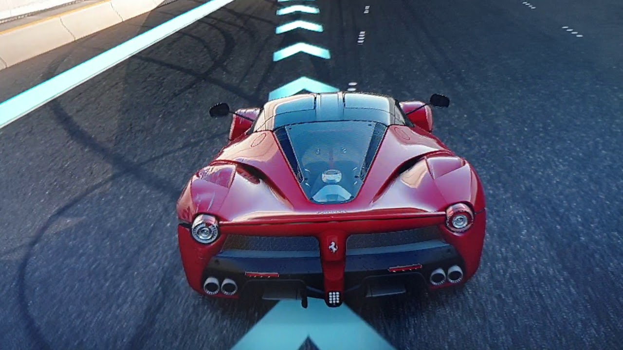 Soundcheck Aston Martin One 77 vs Ferrari Laferrari