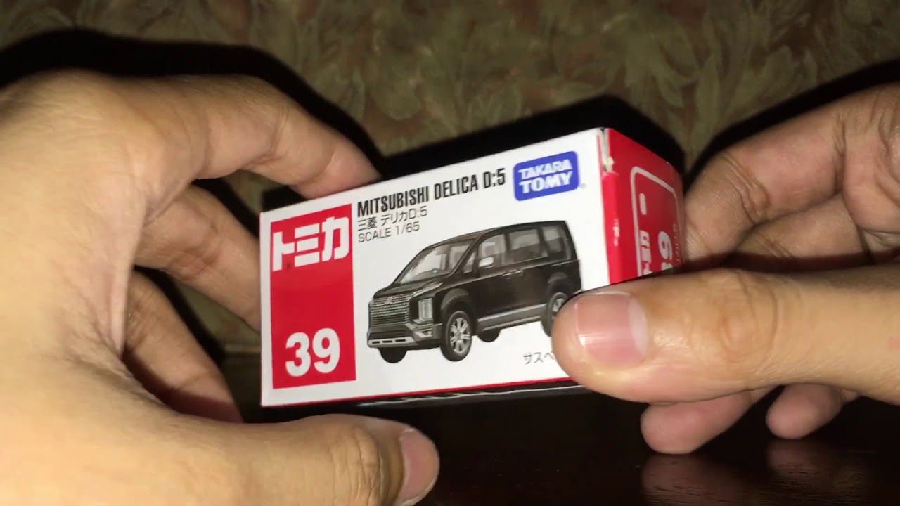 Tomica No.39 Mitsubishi Delica D:5 Unboxing