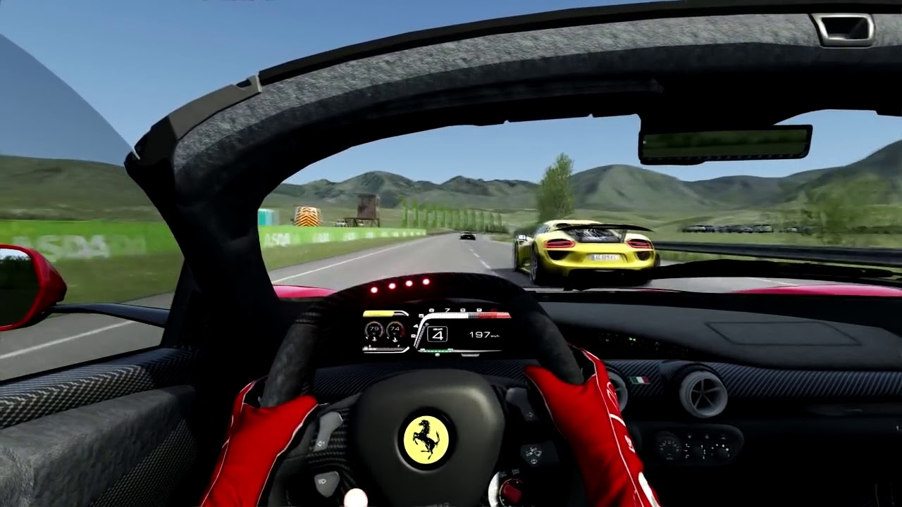 Trên chiếc Ferrari LaFerrari Aperta vs Porsche 918 Spyder vs Lamborghini SVJ 63 tại Tây Nguyên