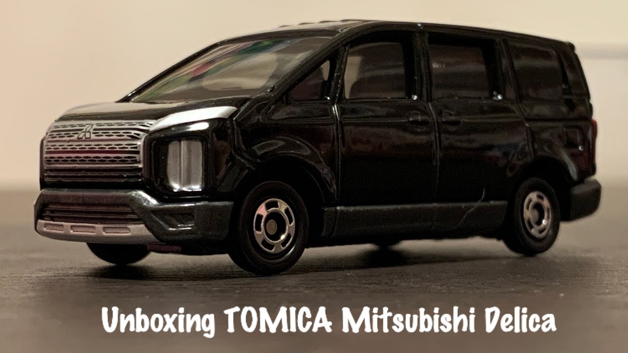 Unboxing TOMICA Mitsubishi Delica D:5