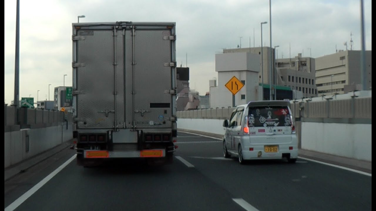 軽自動車とトラックの小競り合い・煽り運転　ドライブレコーダー映像