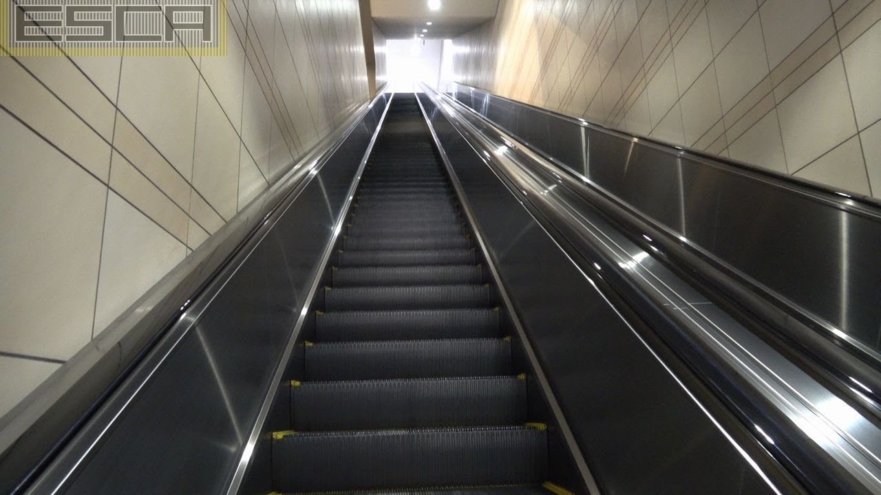 大阪ステーションシティ エスカレーター 三菱製 1F-4F Osaka station city Escalator Mitsubishi japan