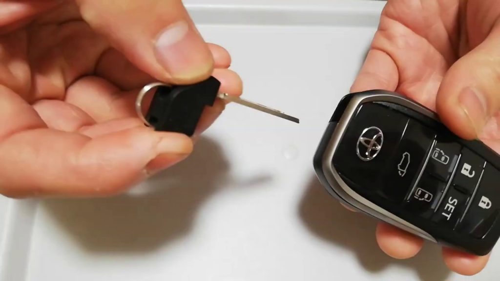 スマートキー電池交換手順 30系アルファード ヴェルファイア トヨタ車 スマートキー電池交換手順 30系アルファード ヴェルファイア トヨタ車