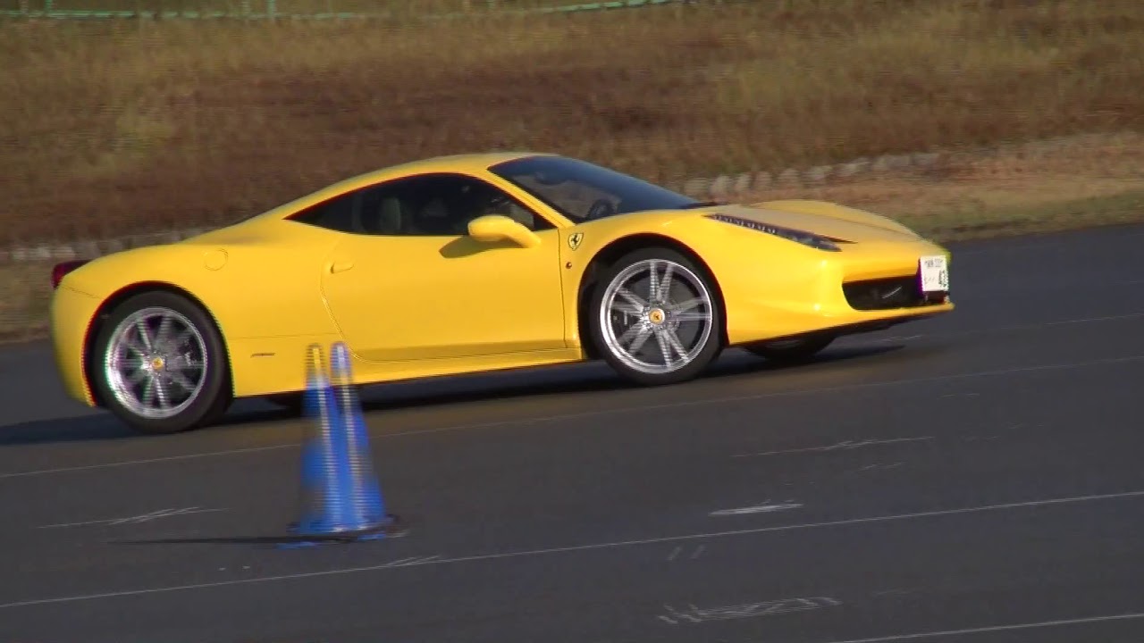 フェラーリ458で定常円旋回に挑戦しました