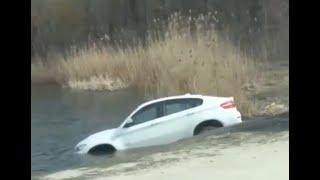 Ростов-на-Дону. BMW X6 улетел в реку на улице Зеленой 5 марта