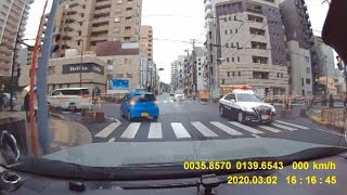 赤信号（右折矢印）進行 ⇒ CELLSTAR ドライブレコーダー CSD-600FHR
