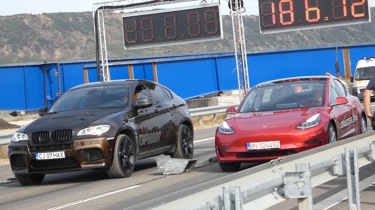 Drag Race Tesla Model 3 Performance vs. G-Power Typhoon BMW X6 M