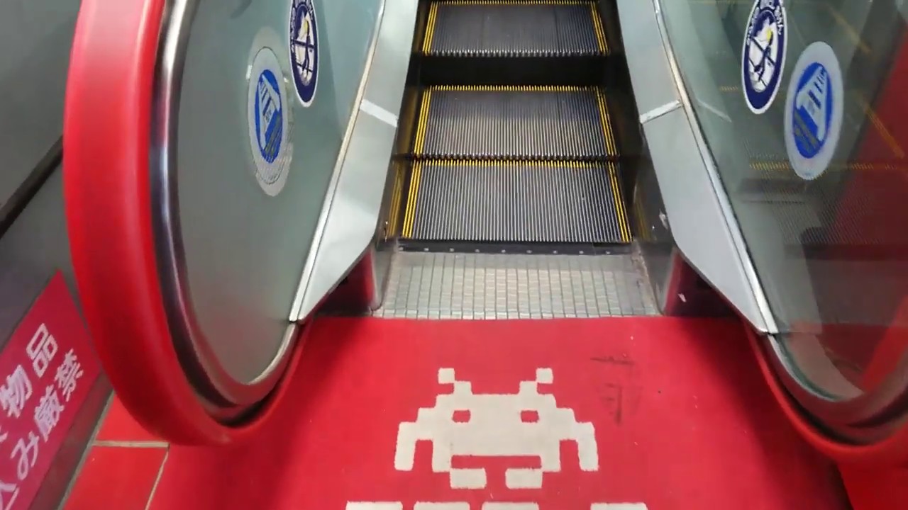 タイトーステーション秋葉原店　三菱エスカレーター【MITSUBISHI】登りescalator japan AKIHABARA タイトー株式会社　ゲームセンター