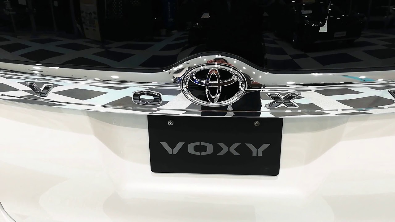 【TOYOTA.2020】新型VOXY煌2.ZS.ロゴマークとメッキ付近が輝かしい車！